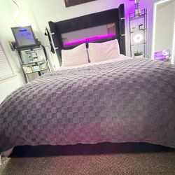 QUEEN FIREPLACE BLACK BED WITH USB’s (COASTER TISDALL)