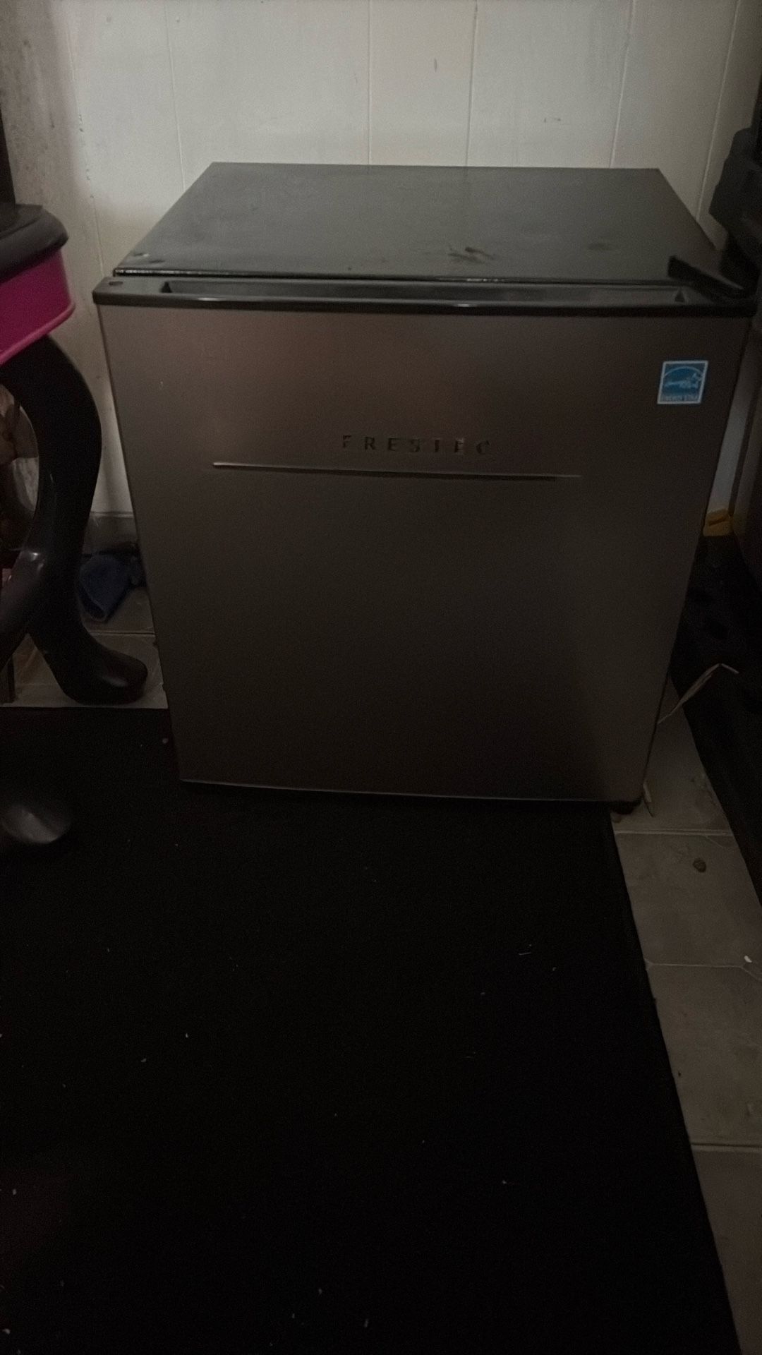 Frestec Mini Fridge