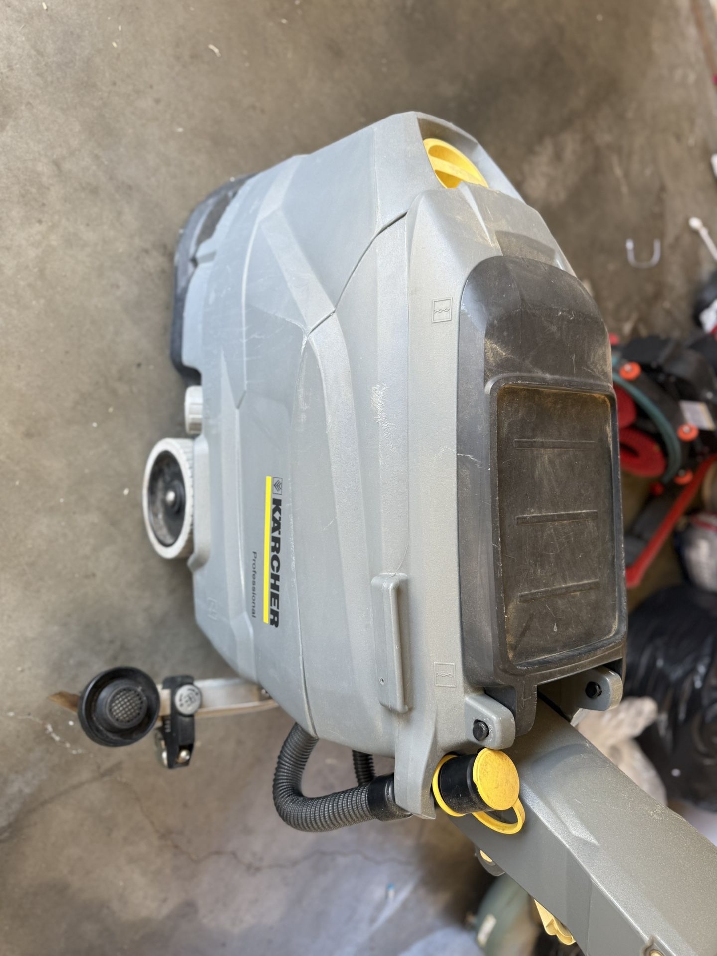 Scrubbers, Tennant, Karcher, Sanitmax, Windsor, Makita