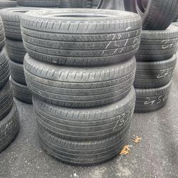 235/60R18 Bridgestone 235/60/18 set of 4 matching used tires in great condition. 250$ for 4 tires plus tax.  Mount available but not included. Wheel a