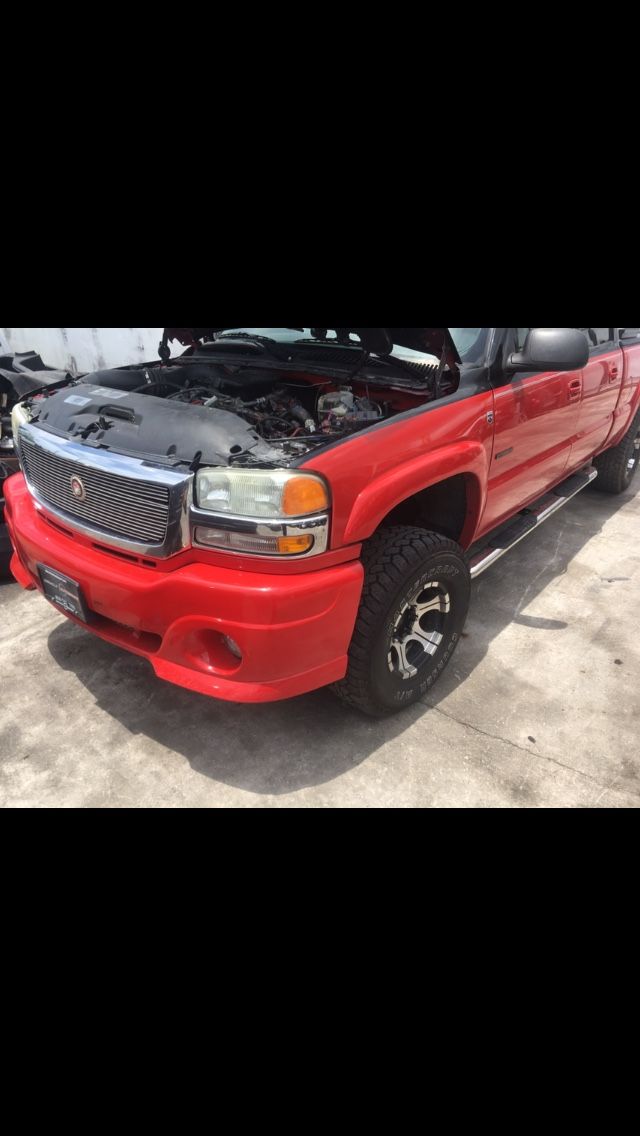2005 GMC Sierra 2500 HD crew cab 4x4 duramax Allison parts truck parting out