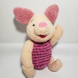 Disney Winnie The Pooh talking Piglet 10"  ( On Vacation)