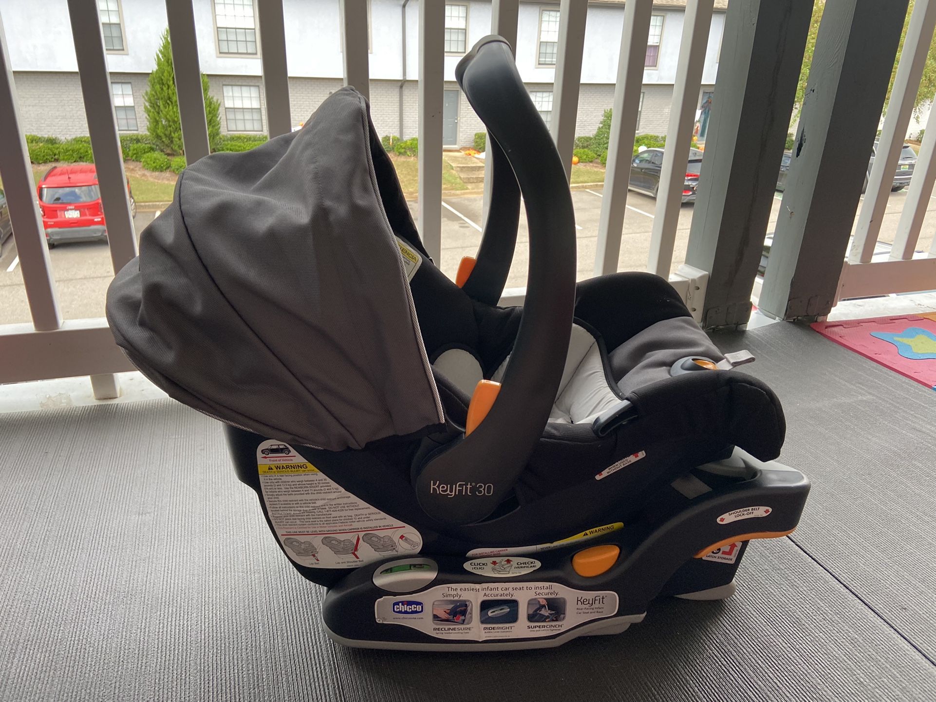 Chicco Keyfit 30 Car seat With Base And Spare Cushion 