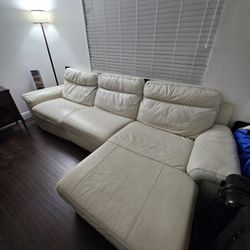SECTIONAL COUCH (GOOD CONDITION)