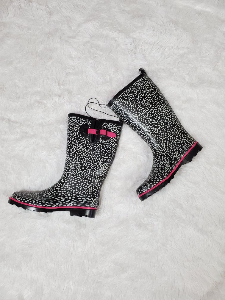 BLACK & WHITE POLKA DOT RUBBER RAIN BOOTS WITH PINK ACCENTS!