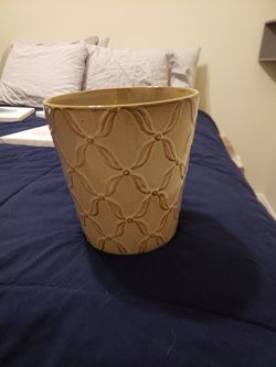 Ceramic pot