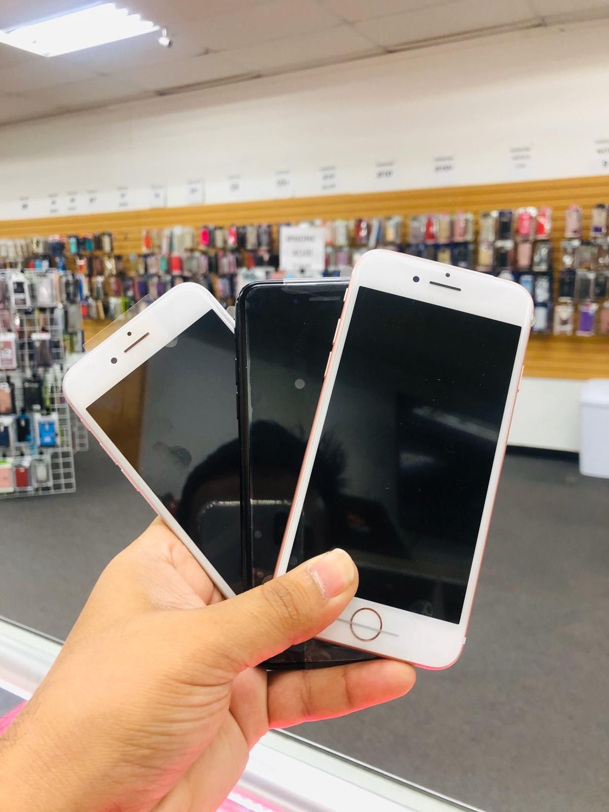 iPhone 7 32GB Unlocked ! we are a store