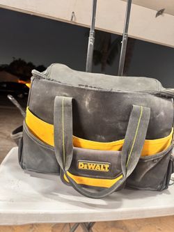 Dewalt rolling tool bag