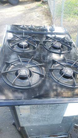 G E cook top , microwave , and oven