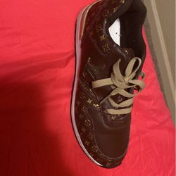Lv Adult Shoe