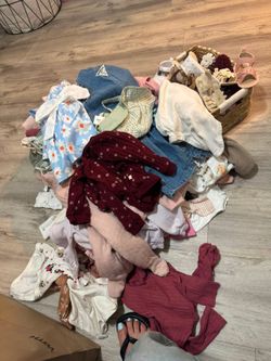 Baby girl clothes and shoes ( 90 Pieces)some are NEW