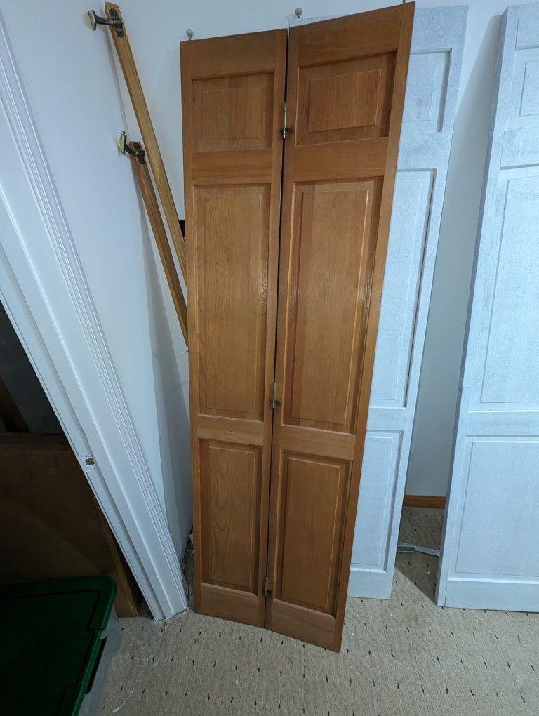 24" X 79/80" Bifold wood door