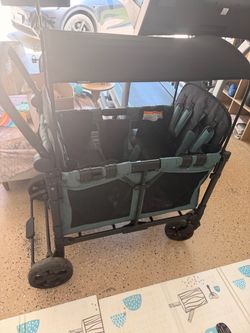 WonderFold W4 4-Seater Stroller Wagon + Snack Tray – Like New – $450