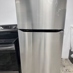 LG 33” Wide Top Freezer Refrige Unused 