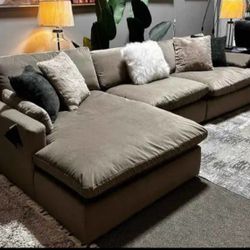 ❤Sophie// Plush Sectional// With Chaise Couch