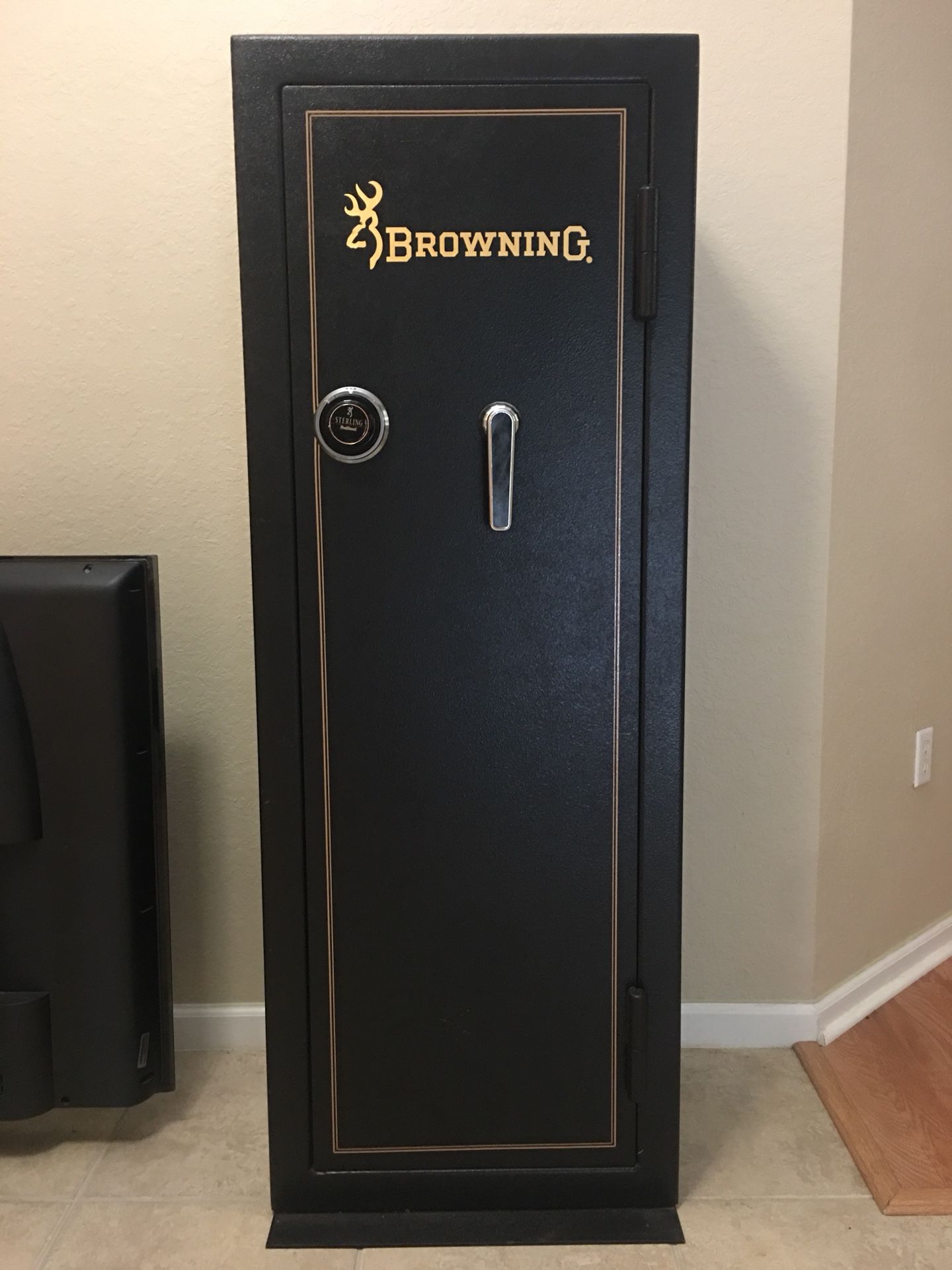 Browning Gun Safe Sterling Series s6215 like new