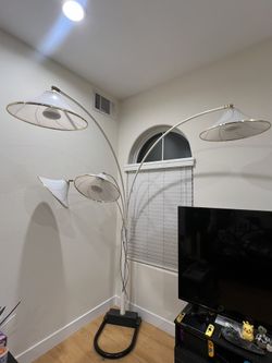 Tall Floor Lamp (In Great Condition)