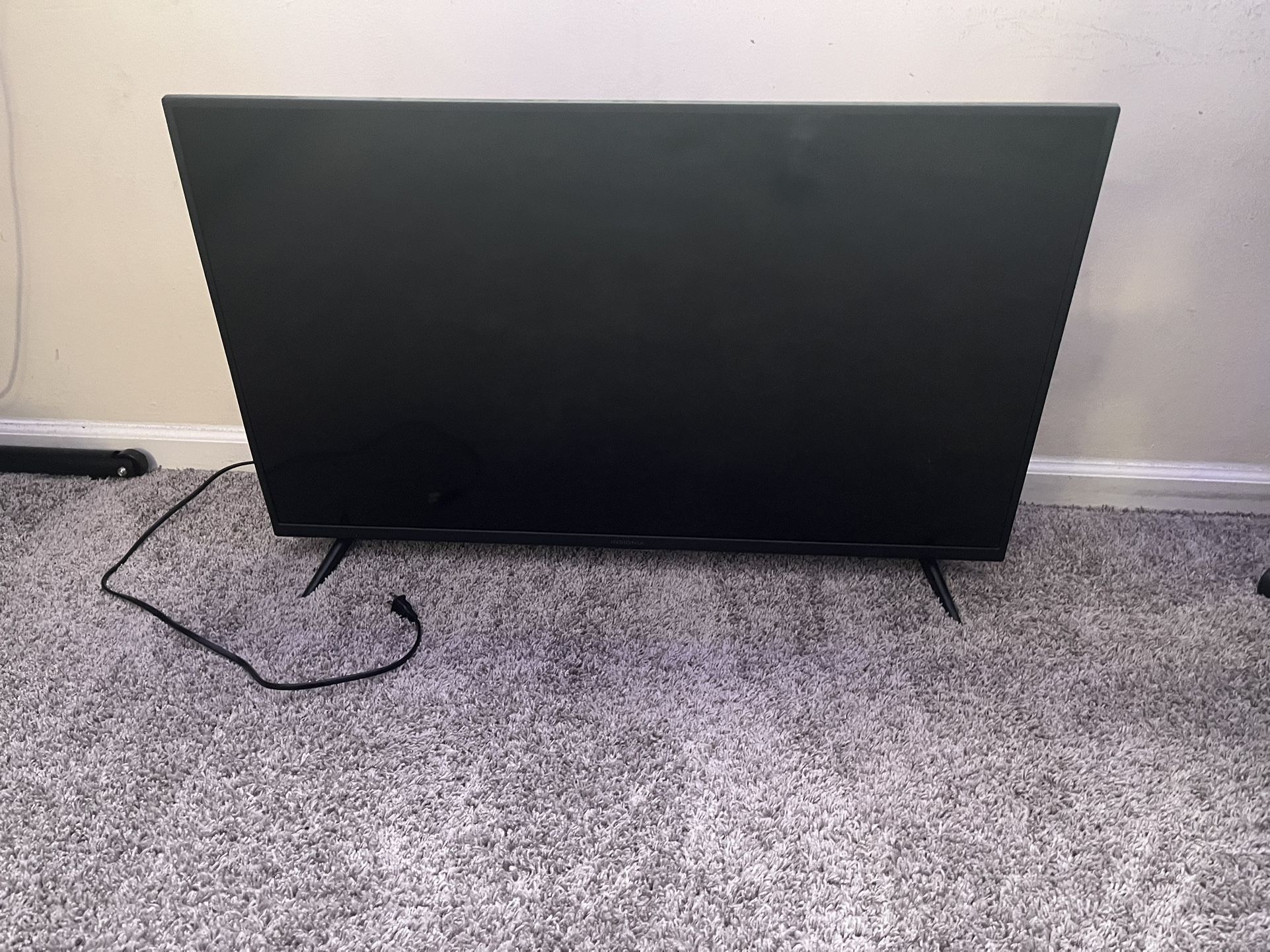 32’ Insignia Tv with remote