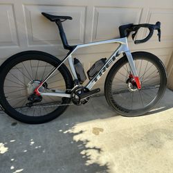 2025 TREK MADONE GEN 8