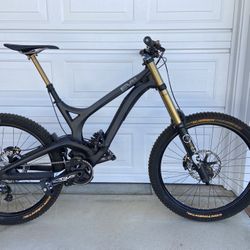 Evil Undead mountain bike, Size L, Near-mint Condition, Only Top Shelf Components, $4,500 OBO