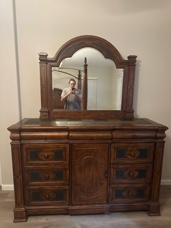King / California King Bedroom Set