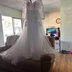  New White Lace Wedding Dress – Long Sleeve, Tulle Skirt, Size M
