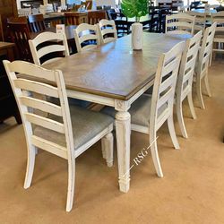 I’m Jon Green, Wayne’s Home Sales Representative🌟Realyn Dining Room Furniture Dining Table and Chairs