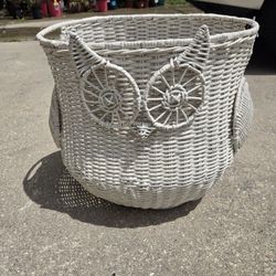Charming Vintage White Owl Wicker Basket