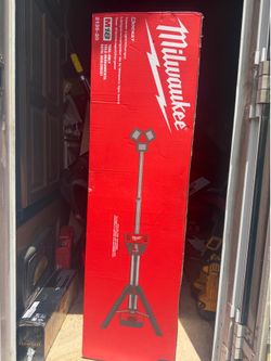 Milwaukee M18 Tower light/ Charger