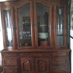 Thomasville China Cabinet Hutch 