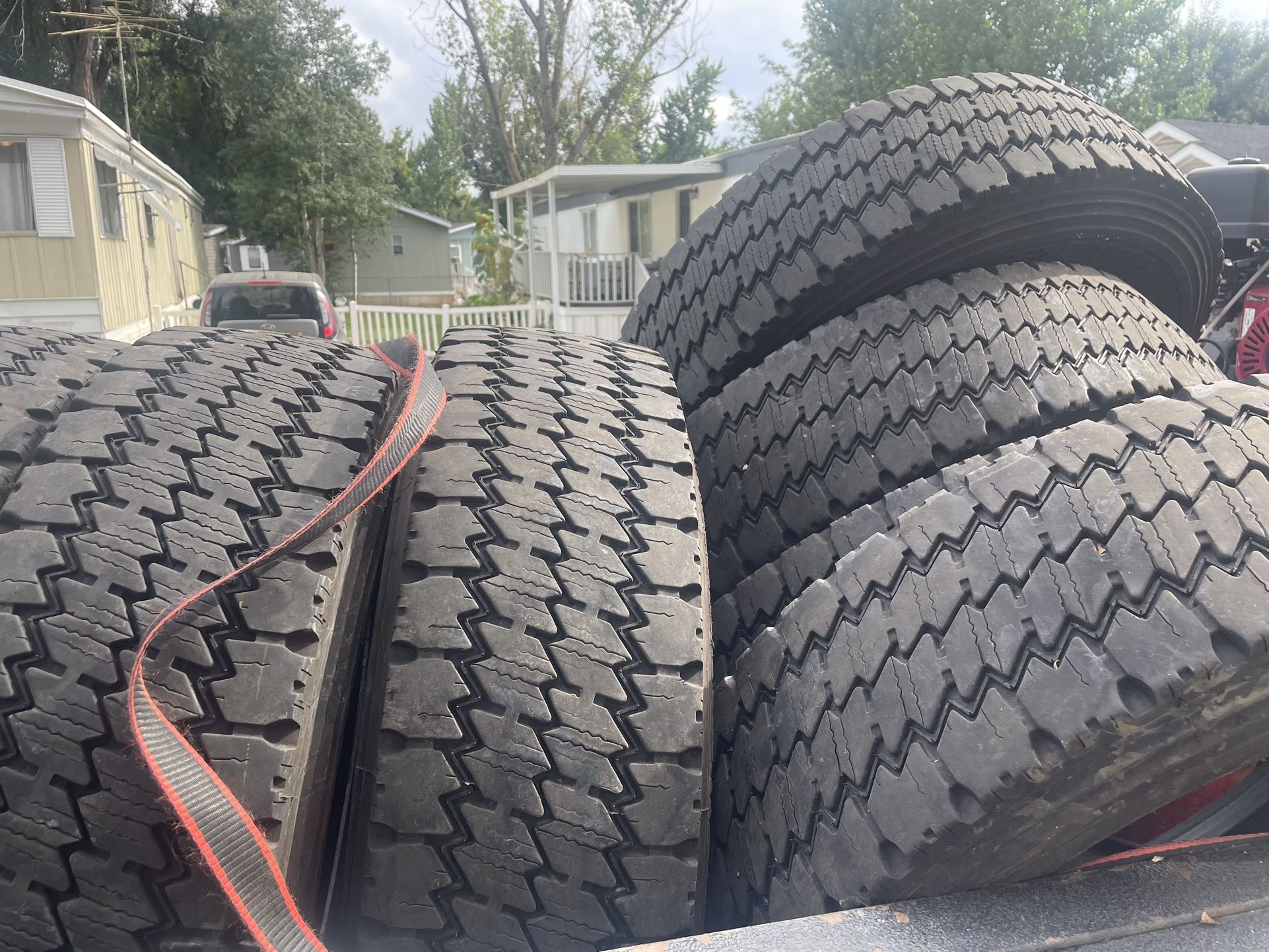 225-70-19.5 Michelin XDS-2 16ply