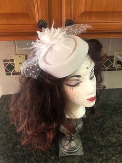 Vintage style white tilt pillbox fascinator