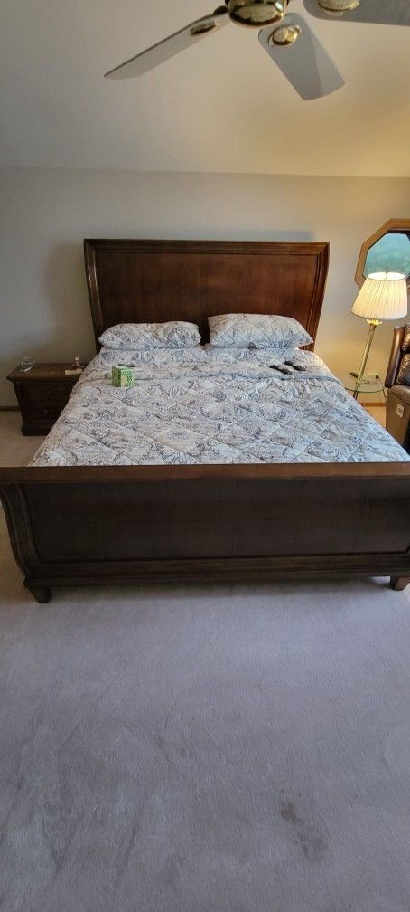 Sleigh Bedroom Set