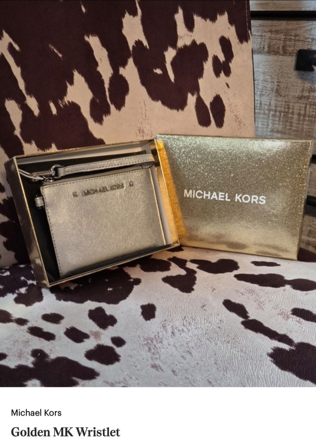 Michael Khors Gold Wristlet for Sale in San Antonio, TX - OfferUp