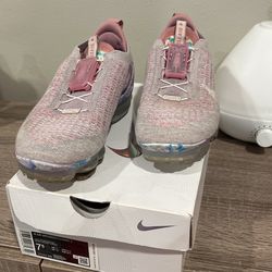 Size 7.5 W Nike Vapor Max