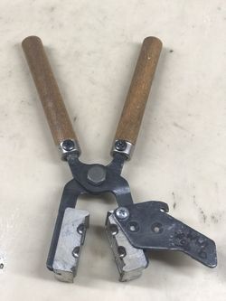 used 9MM 95 gr. (2) cavity bullet mold  W/ handles