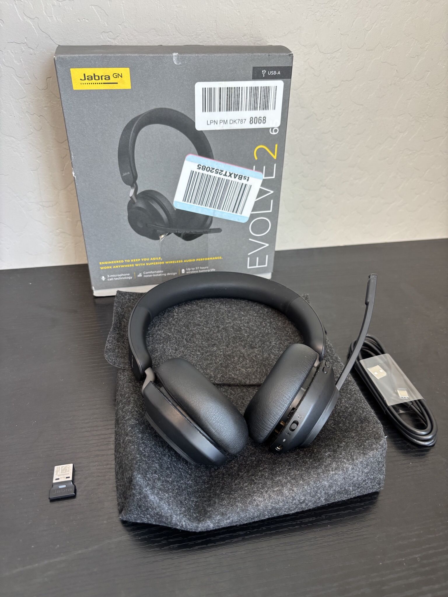 Jabra Evolve2 65 UC Wireless Headphones Link308a Stereo Bluetooth Headset The Jabra Evolve2 65 UC wireless headphones are high-quality over-the-ear h