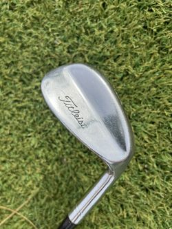 Men’s RH Titleist Sand Wedge