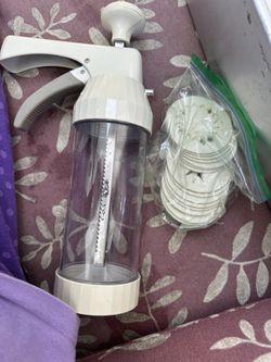 Pampered Chef Cookie Press With 16 Discs