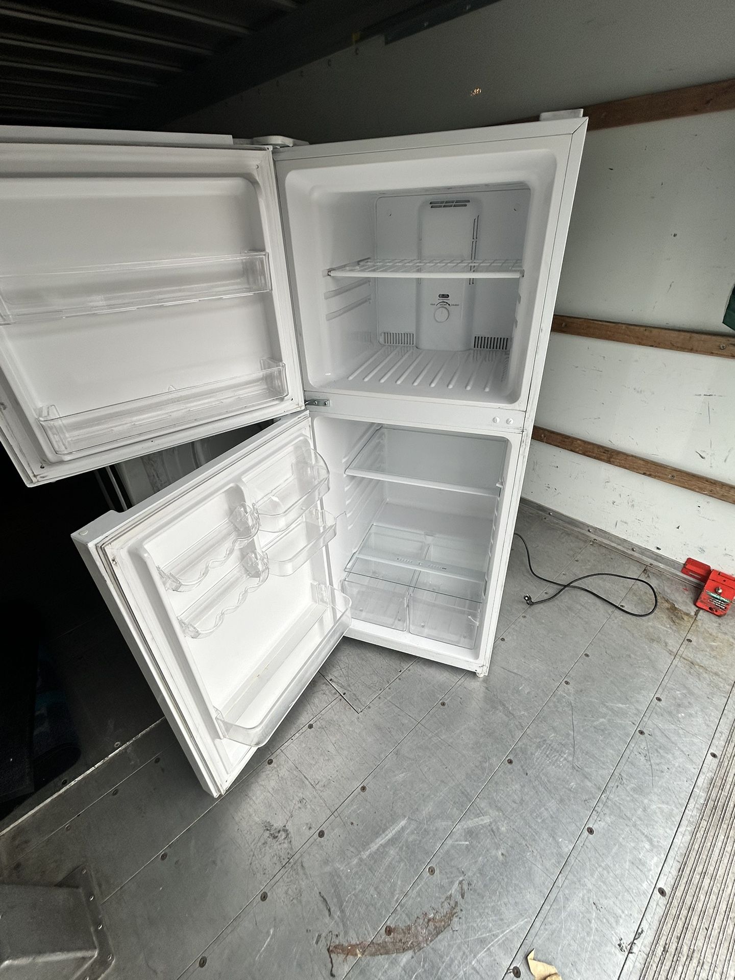 10.1 cu. ft. Top Freezer & Refrigerator