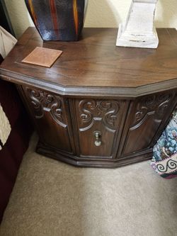 2 antique nite stands