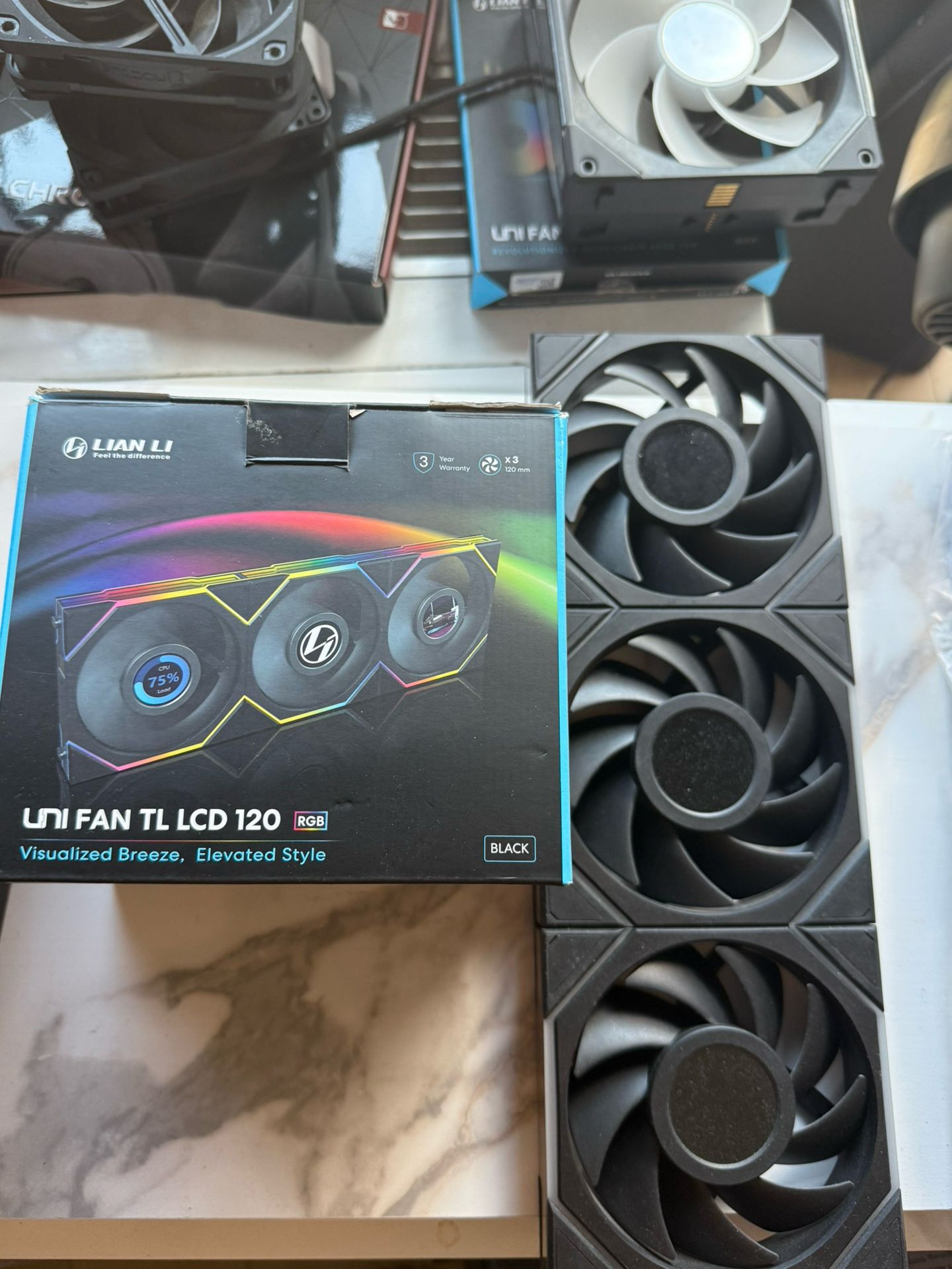 Used Excellent Condition LIAN-Li Uni Fan TL LCD 120 PC Case Fans