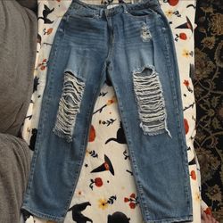 Distressed Ripped Knee Jeans Medium Wash