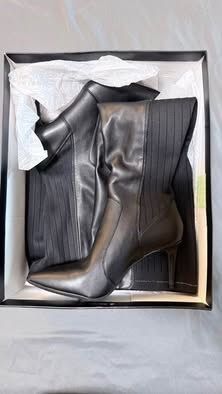 Leather knee-high boots, size 6M (New)