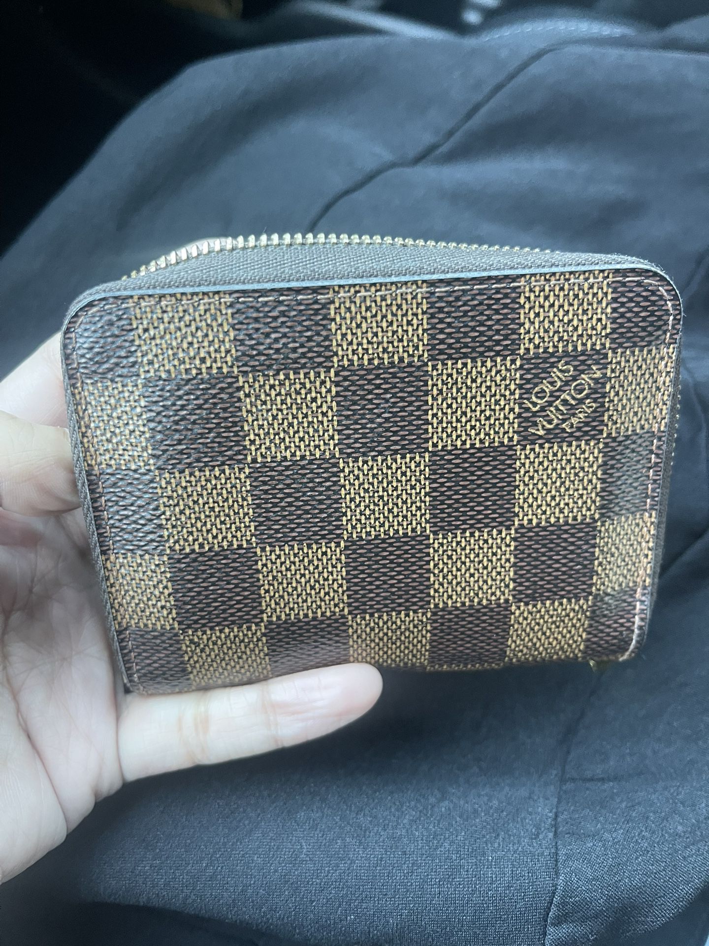 Authentic Louis Vuitton Zip wallet