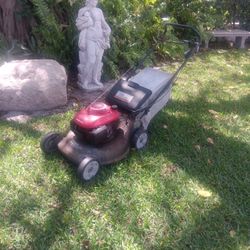 Honda Lawnmower (Gas)