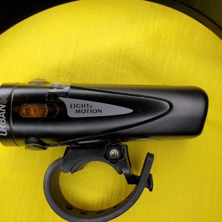 Ultra 500 Light & Motion Vis 500, Light up The Road or Trail with a Bright 500 lumens, or Switch to SafePulse for Maximum Daytime Safety. A Strong Per