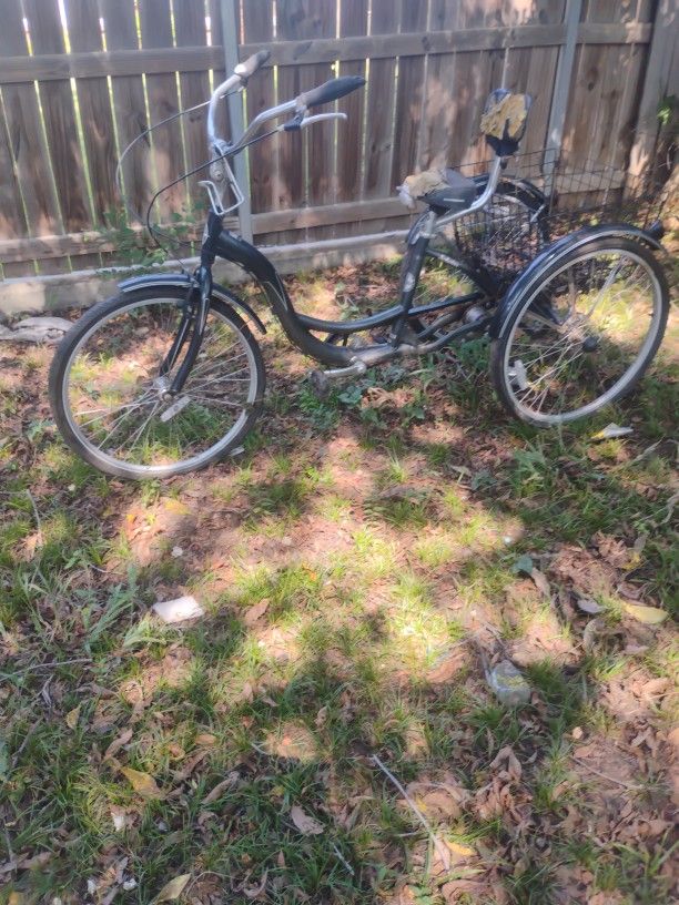 3 Wheeler With Basket It's A Schwinn  Needs Tires