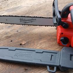 Milwaukee
M18 FUEL 14 in. 18V Lithium-Ion Brushless Cordless Battery Top Handle Chainsaw (Tool Only)