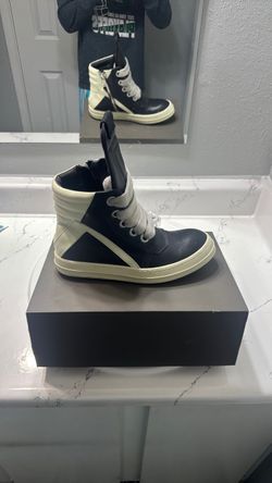 Size 9/5 RICK OWENS ,Black and white